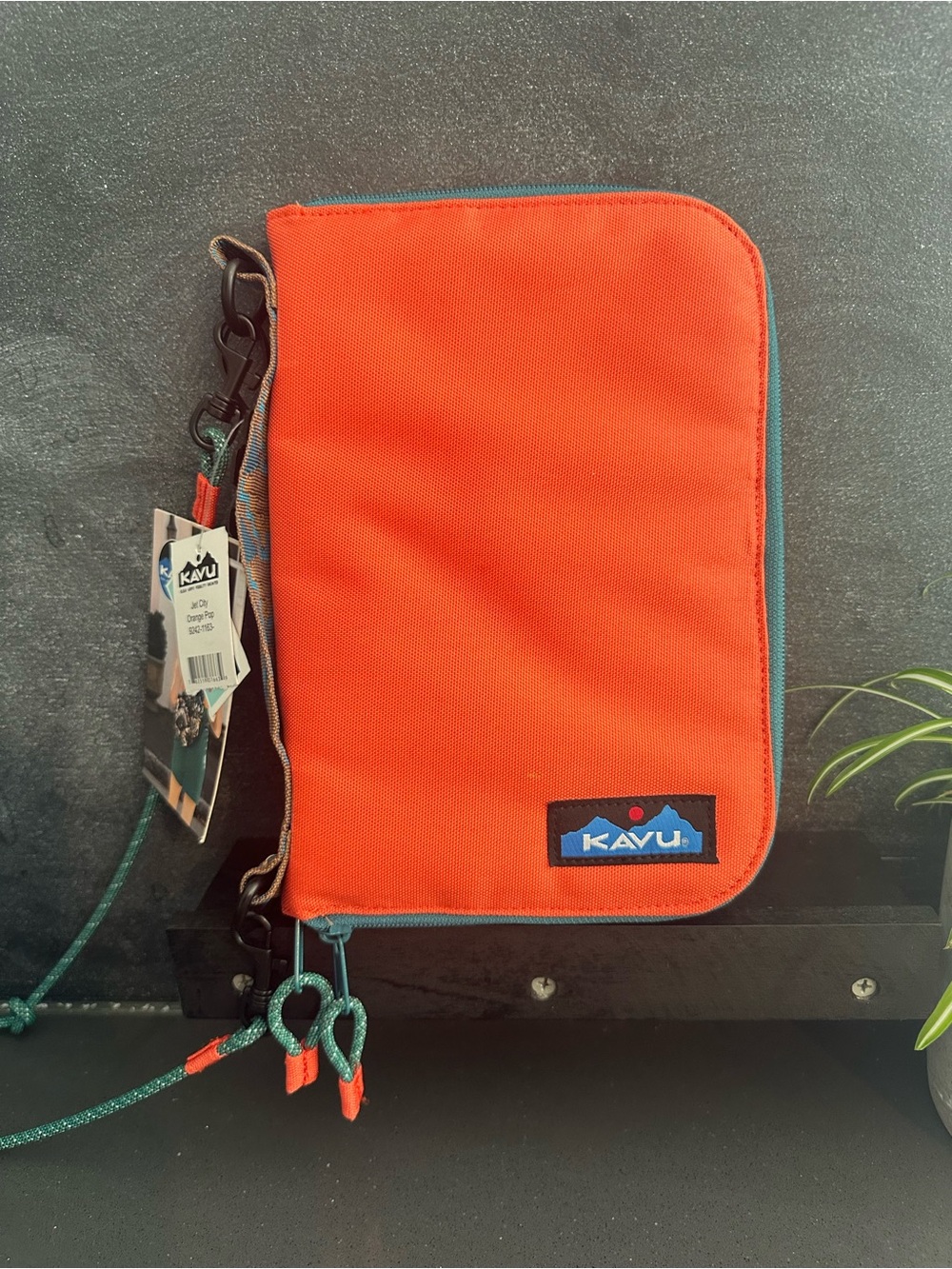 Kavu Jet City Wallet with Crossbody Strap NWT